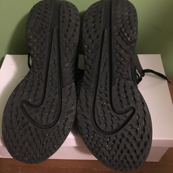 Nike Legend React Triple Black - Picture 4 of 5